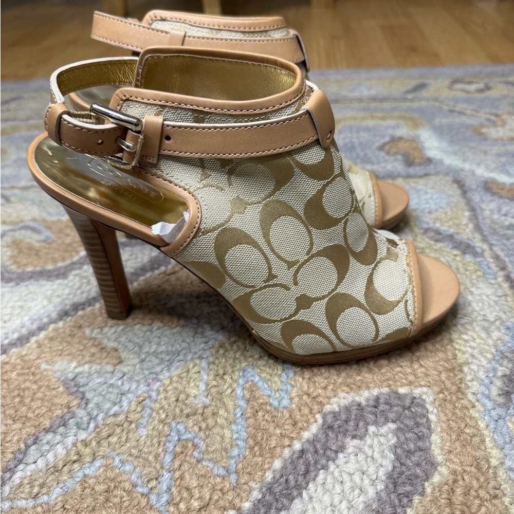 Coach Women’s Heels Size 8.5 (Fit Like 7) Beige Signature Canvas Peep Toe - Picture 7 of 9